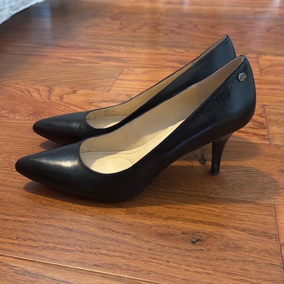 Calvin Klein Ashley pointed toe black heels - Picture 4 of 4